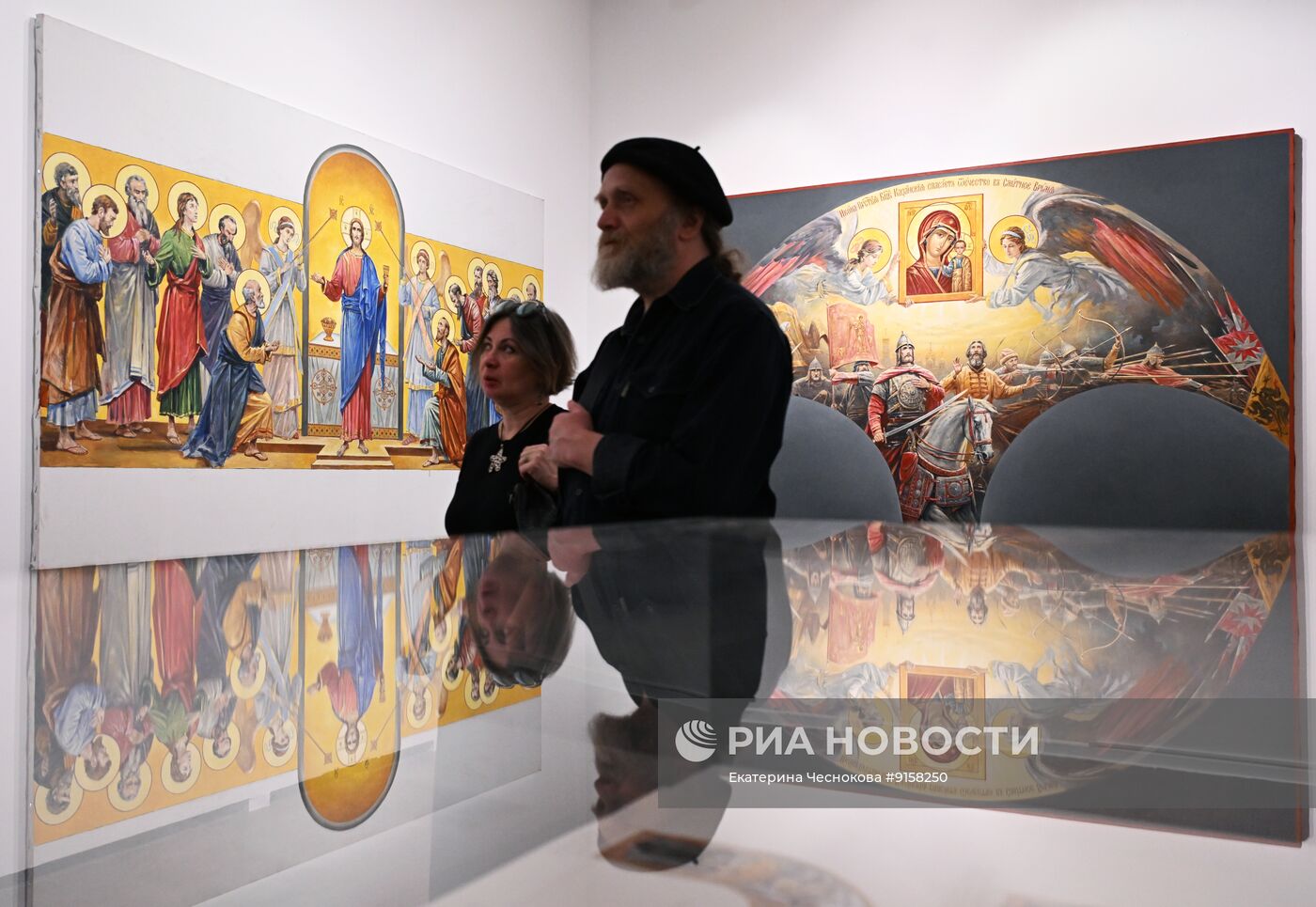 Выставка Василия Нестеренко "В поисках Света" в Москве