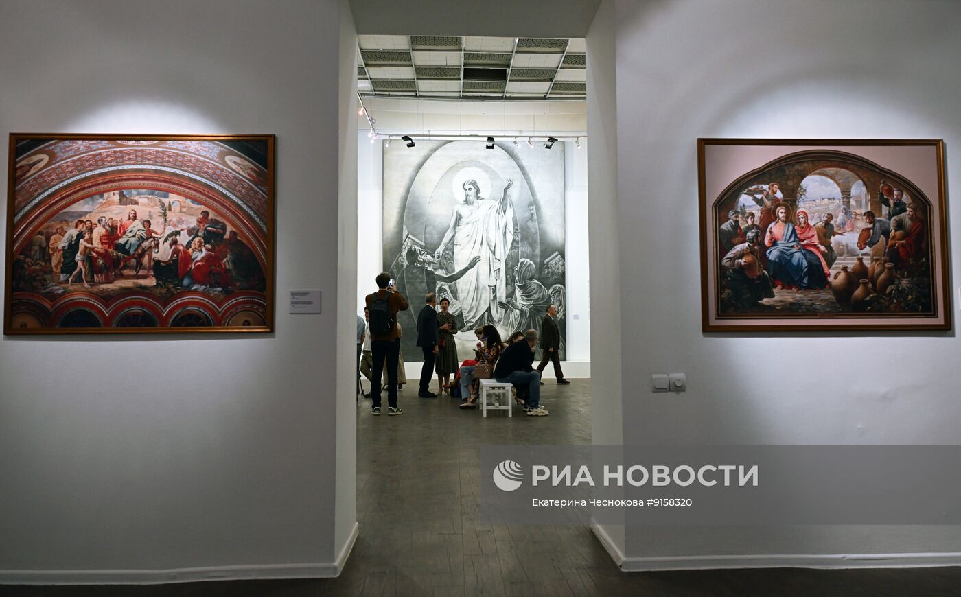 Выставка Василия Нестеренко "В поисках Света" в Москве