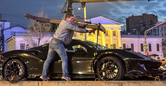 ДТП с участием автомобиля рэпера Navai на Зубовском бульваре в Москве