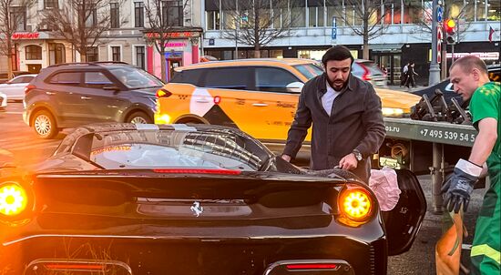ДТП с участием автомобиля рэпера Navai на Зубовском бульваре в Москве