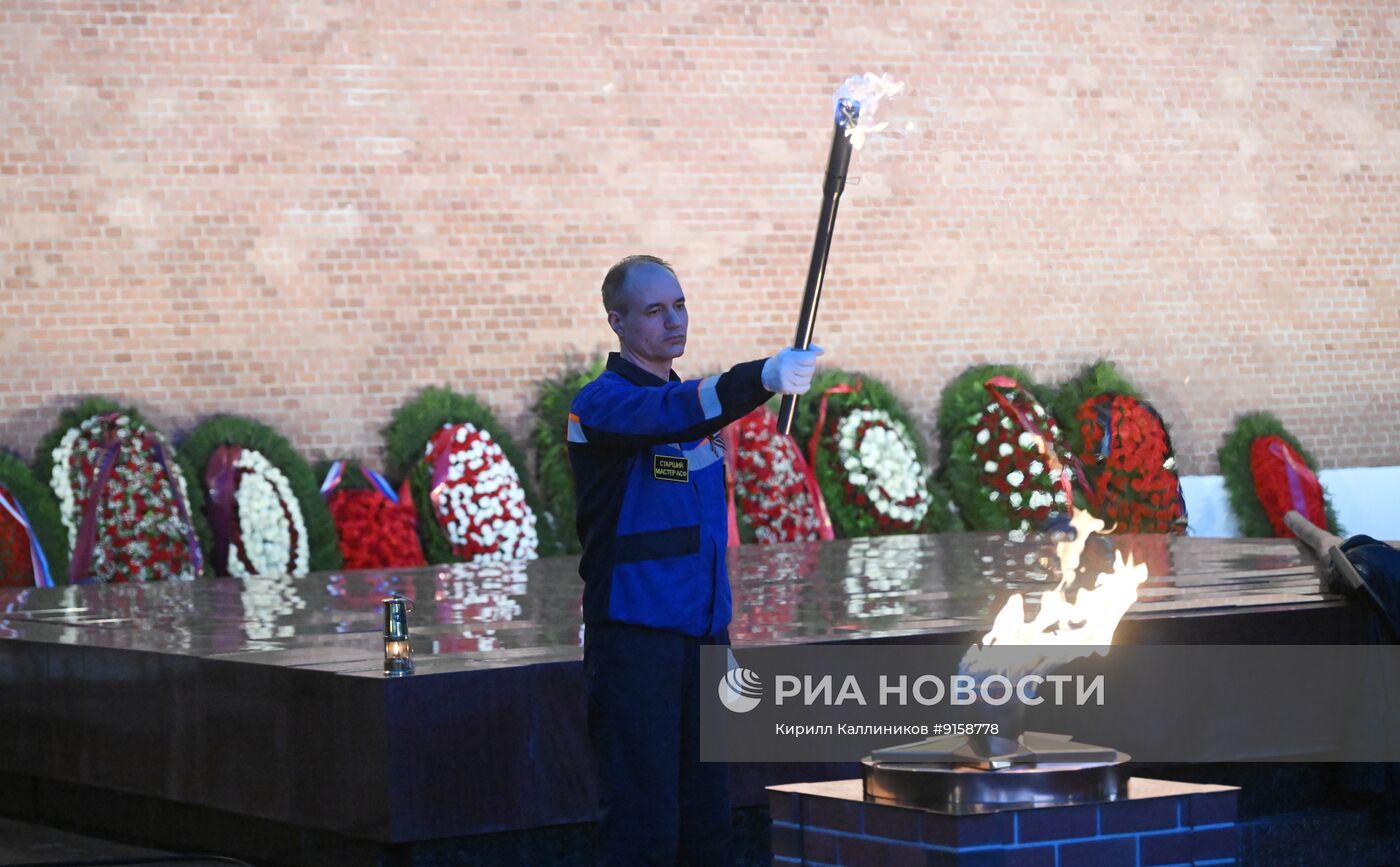 Профилактика Вечного огня на Могиле Неизвестного Солдата в Александровском саду 