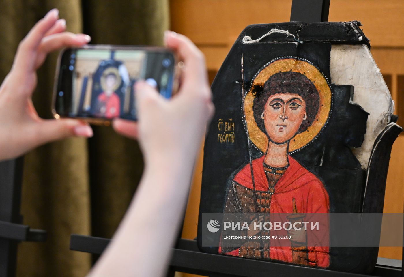 Выставка православных образов, написанных на бронелистах, которые спасли жизни бойцам СВО