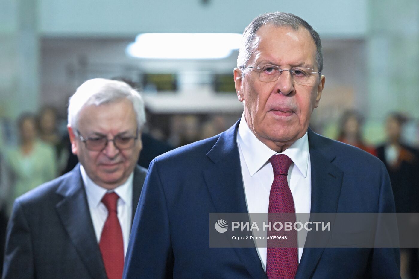 Возложение цветов к мемориальным доскам в МИД России по случаю празднования Дня Победы