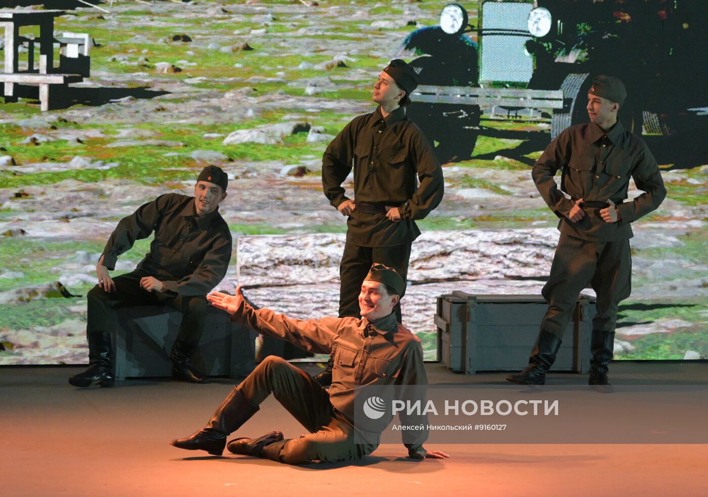 Музыкальный спектакль на воде "Люблю и верю"