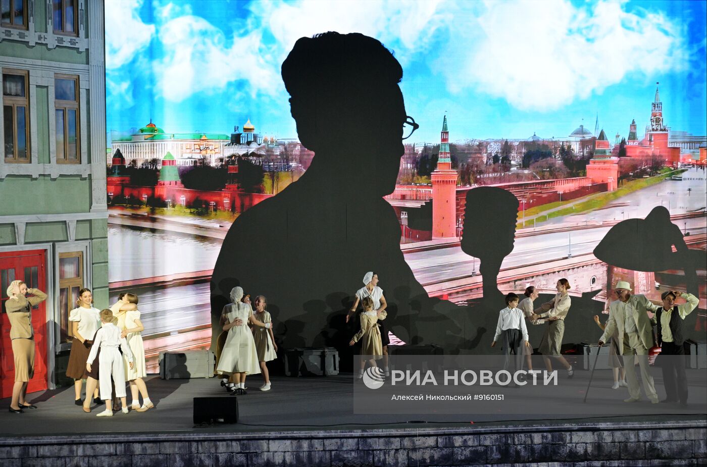 Музыкальный спектакль на воде "Люблю и верю"