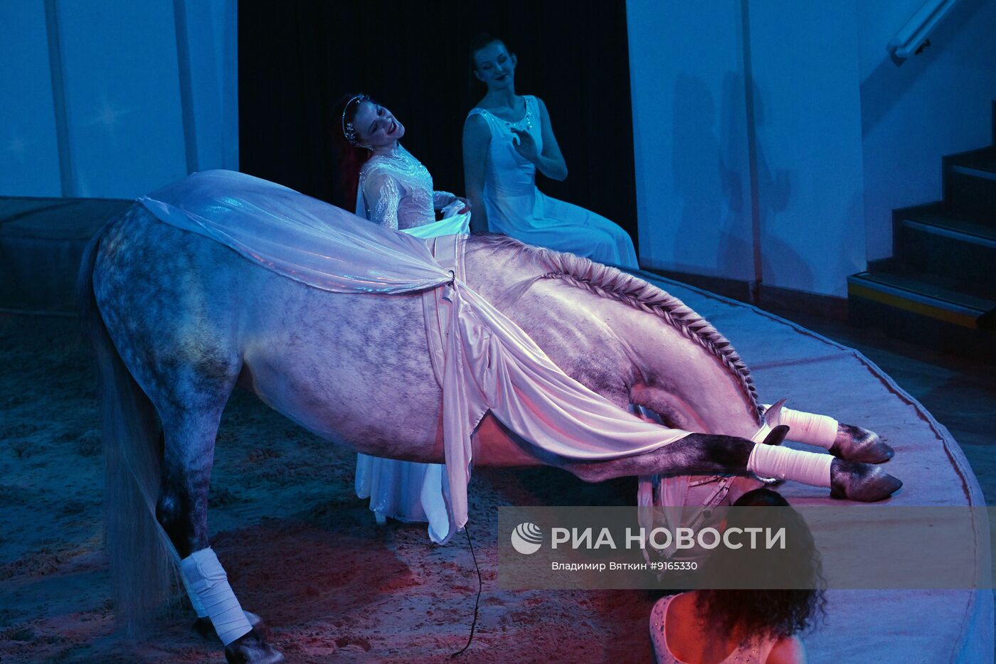 Спектакль Конного театра Кремлевской школы верховой езды 