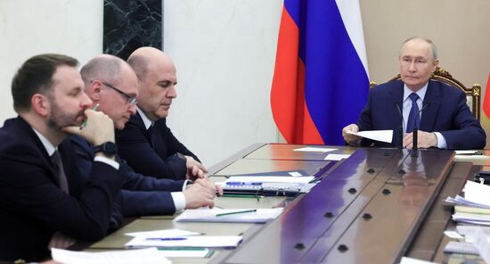 Президент Владимир Путин провел совещание по экономическим вопросам