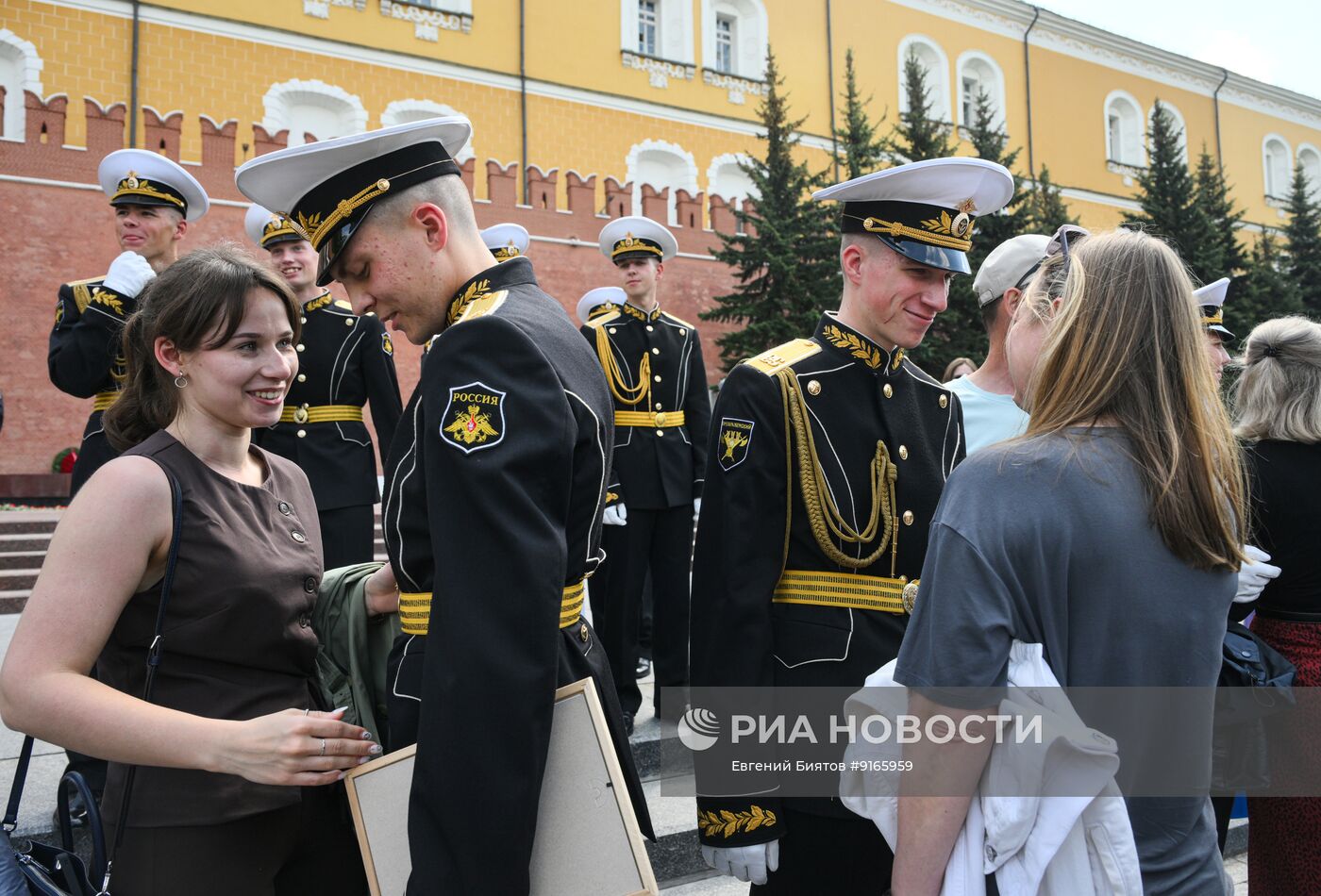 Церемония увольнения в запас военнослужащих Преображенского полка в Москве