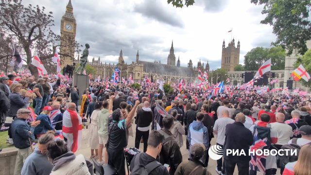 Митинг националистов у британского парламента 