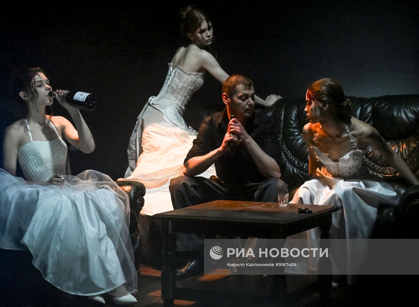 Спектакль "Преступление и наказание 1994" в театре на Бронной