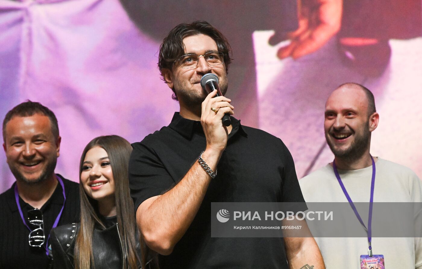Премьера фильма "Не одна дома 3. Выпускной" в Москве