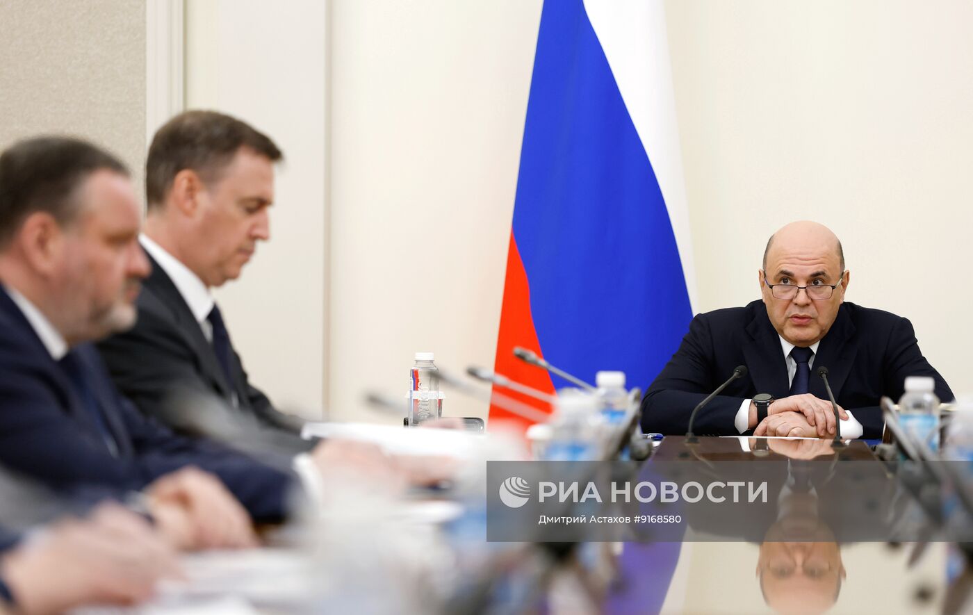 Премьер-министр Михаил Мишустин провел оперативное совещание с вице-премьерами