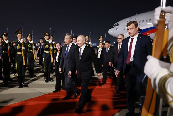 Президент Владимир Путин прибыл в Китай