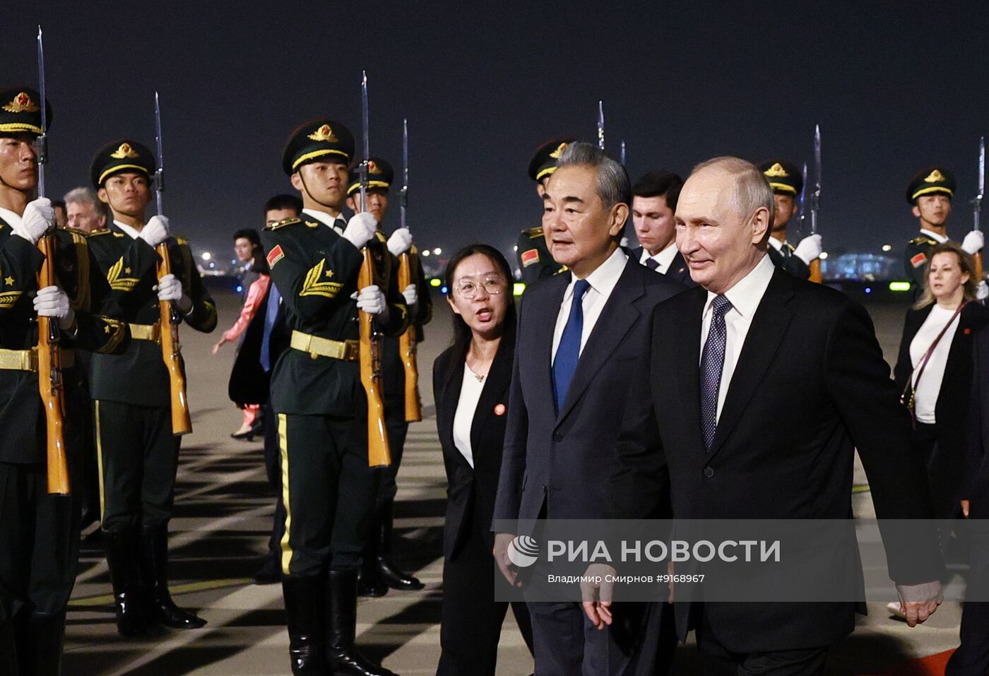 Президент Владимир Путин прибыл в Китай