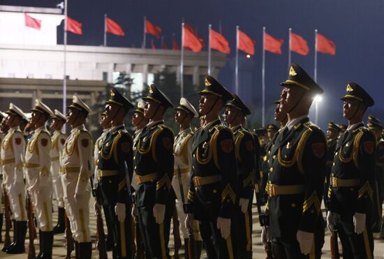 Президент Владимир Путин прибыл в Китай