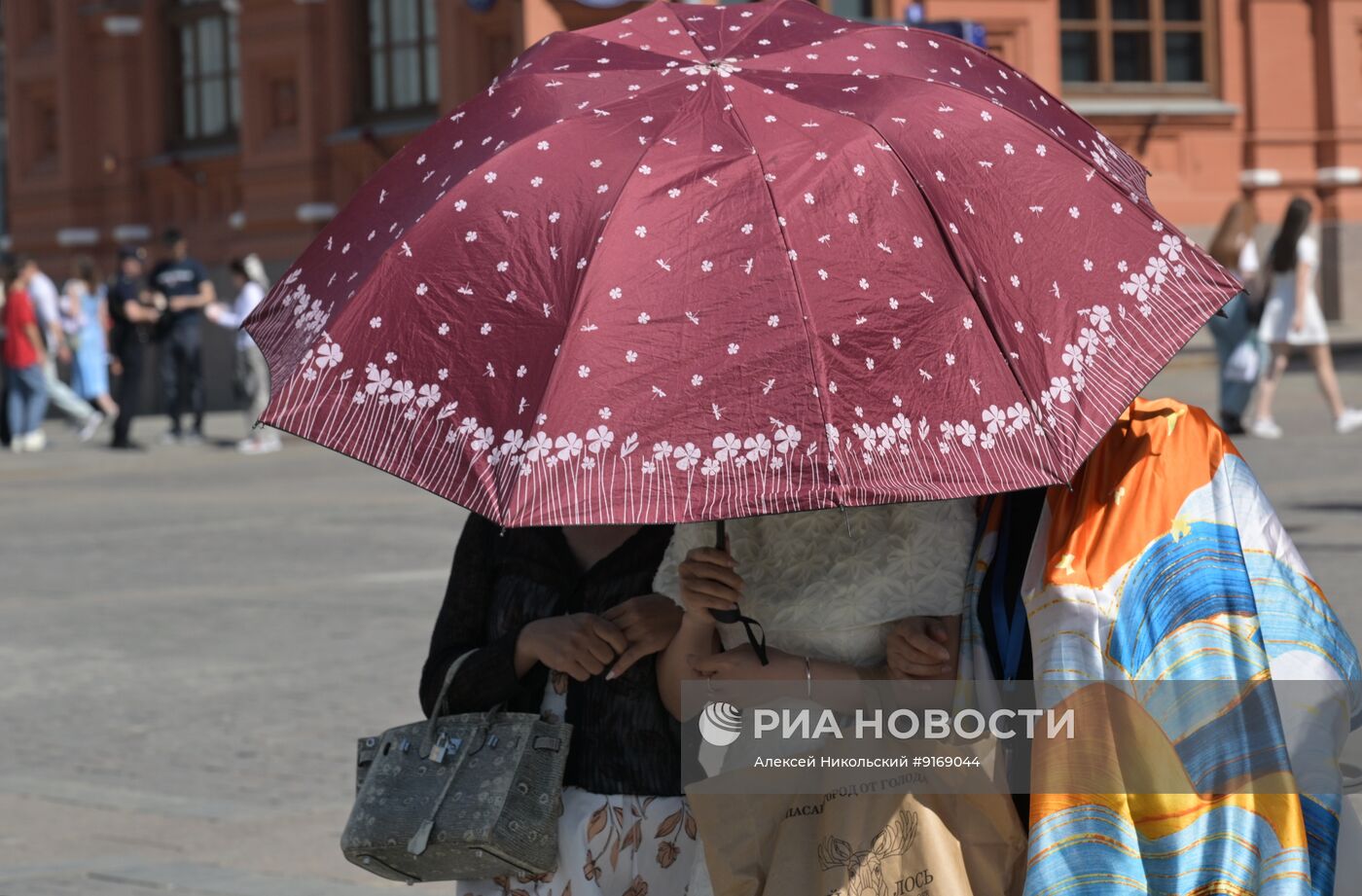 Жаркая погода в городах России