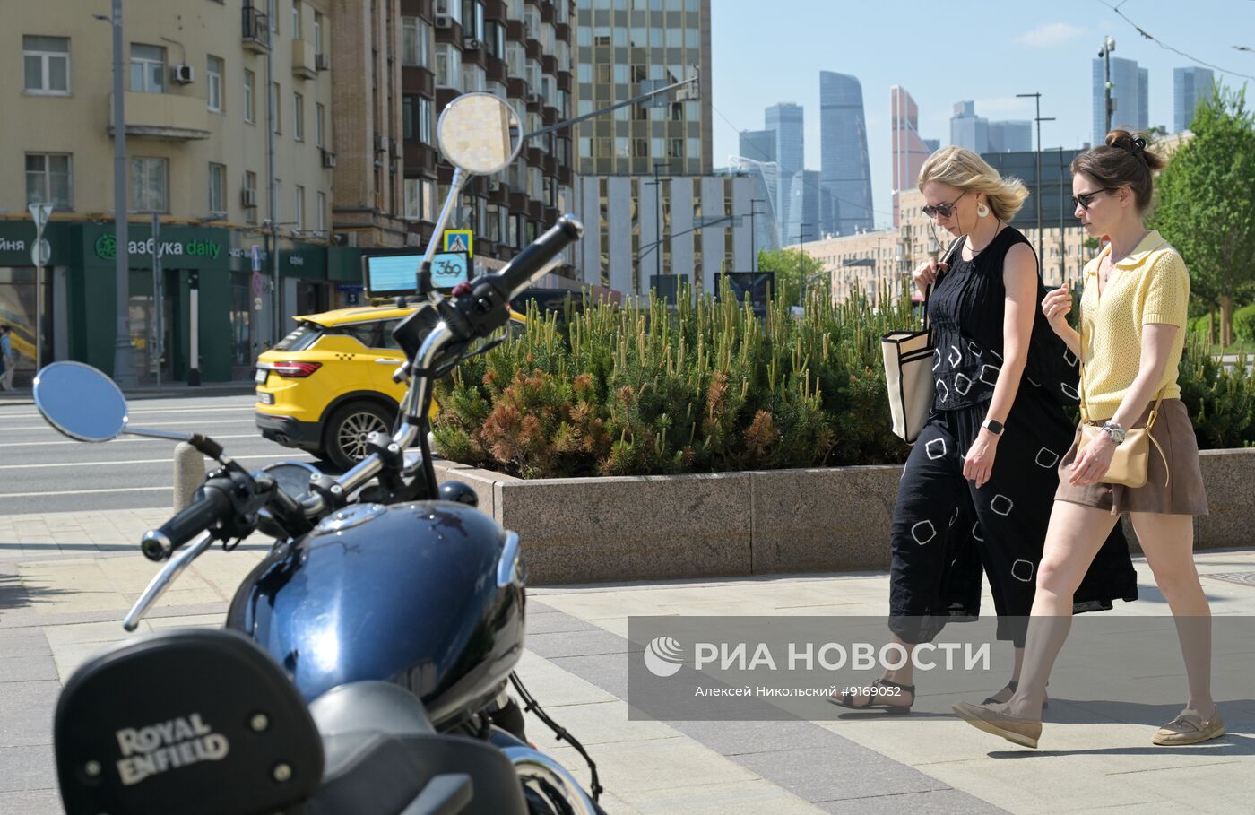 Жаркая погода в городах России