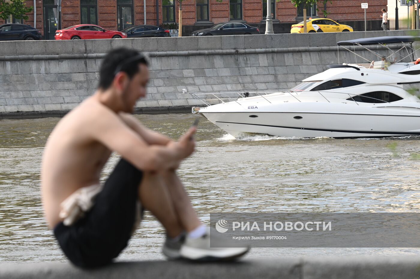 Жаркая погода в городах России