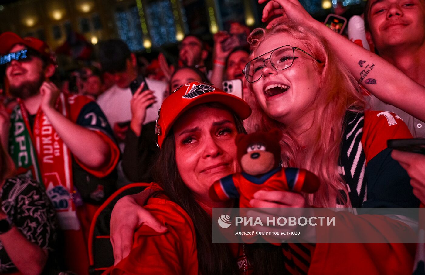 Фан-зона в Ярославле с прямой трансляцией хоккейного матча "Ак Барс" (Казань) - "Локомотив" (Ярославль)