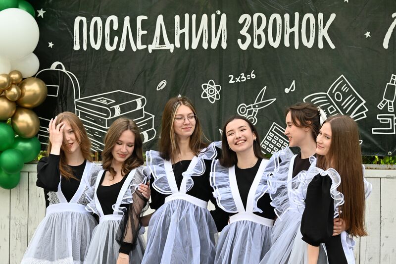 Последний звонок в гимназии №2 во Владивостоке
