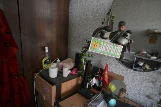 Работа Следкома в пострадавшем от атаки ВСУ общежитии колледжа в Старобельске