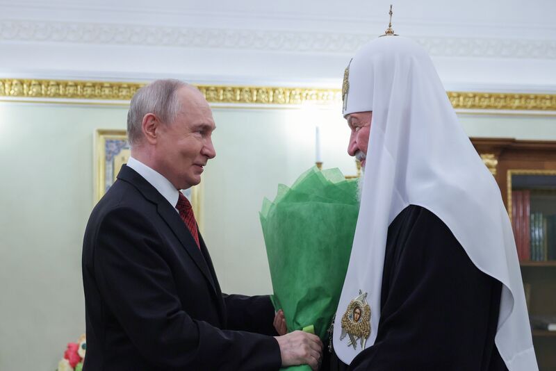 Президент Владимир Путин поздравил патриарха Кирилла с Днем тезоименитства