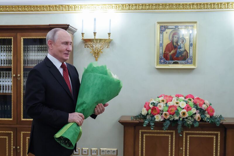 Президент Владимир Путин поздравил патриарха Кирилла с Днем тезоименитства