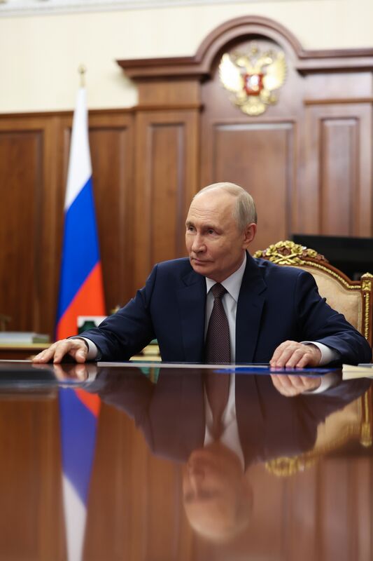 Президент Владимир Путин встретился с губернатором Омской области Виталием Хоценко