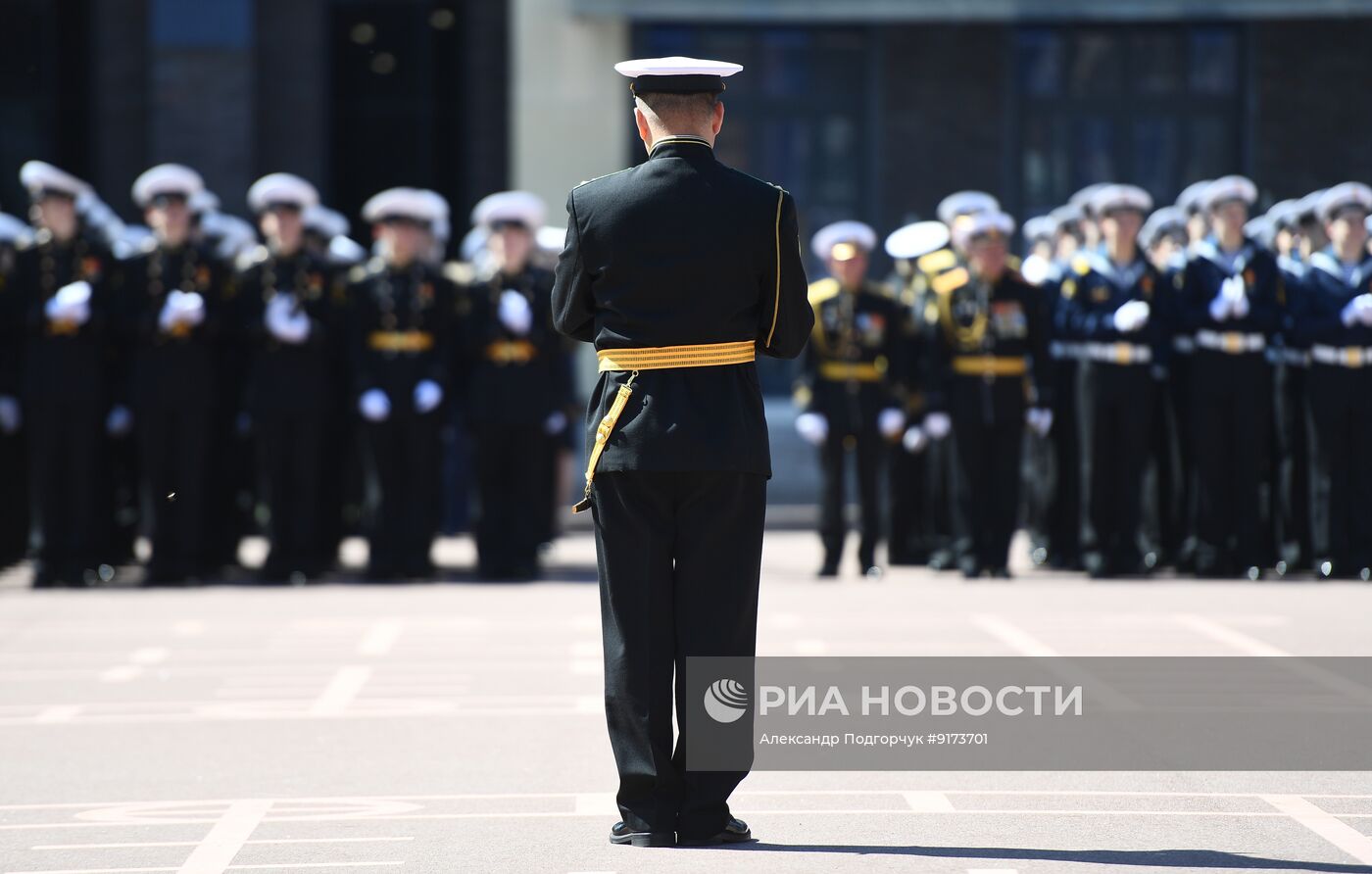 Последний звонок в Нахимовском военно-морском училище в Калининграде