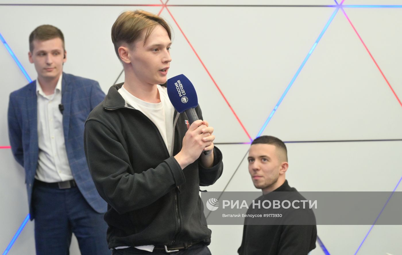 Кому люди верят больше: журналистам или блогерам?
