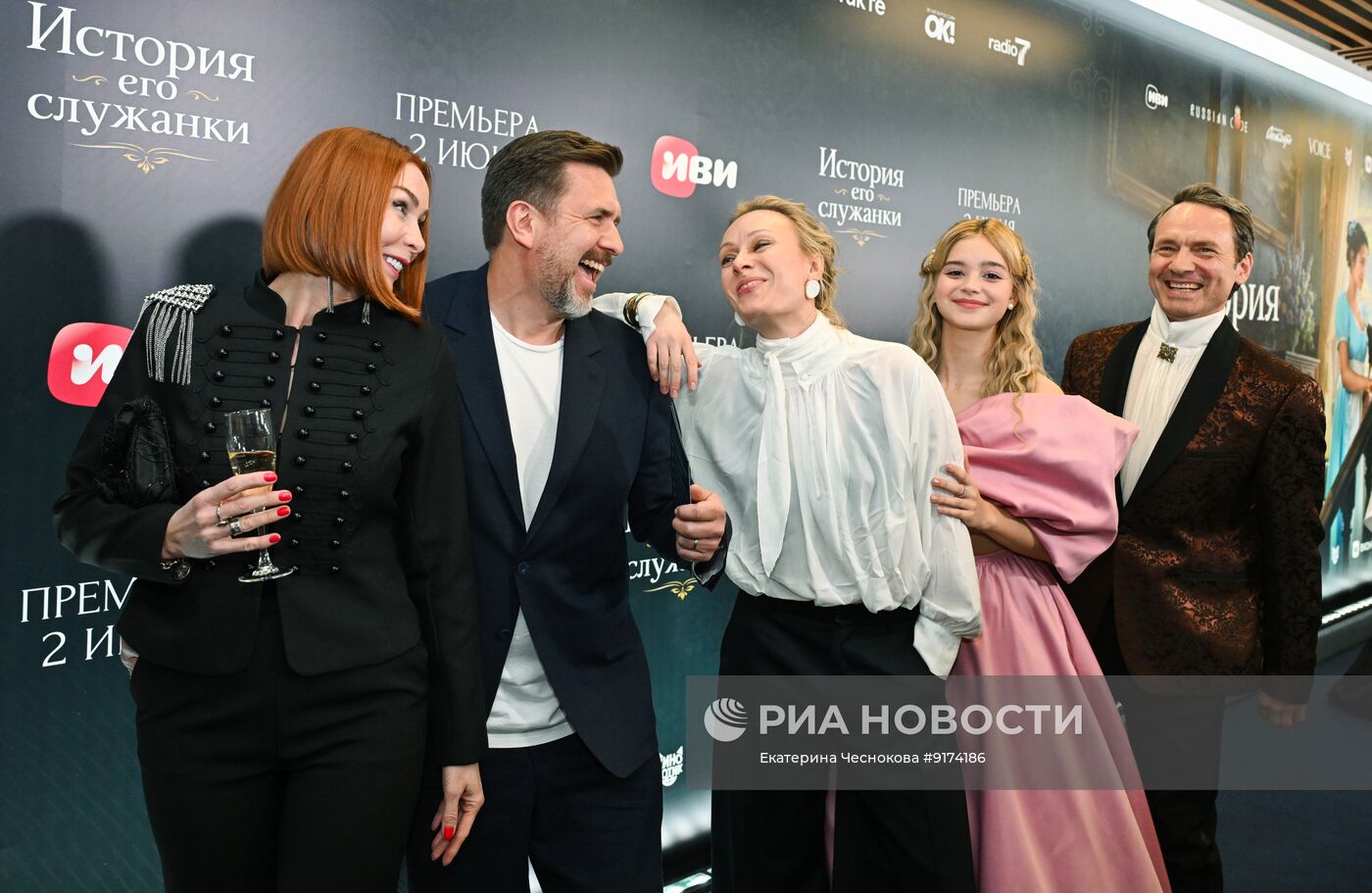 Премьера сериала "История его служанки" в Москве