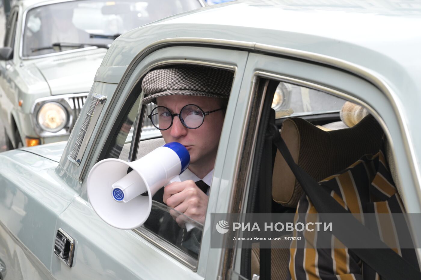 Автопробег актеров театра "Ленком Марка Захарова" в Москве