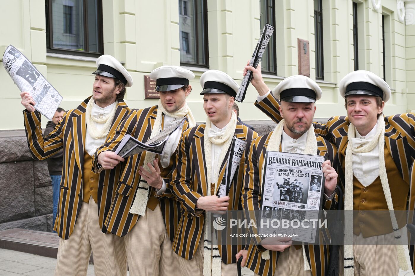 Автопробег актеров театра "Ленком Марка Захарова" в Москве