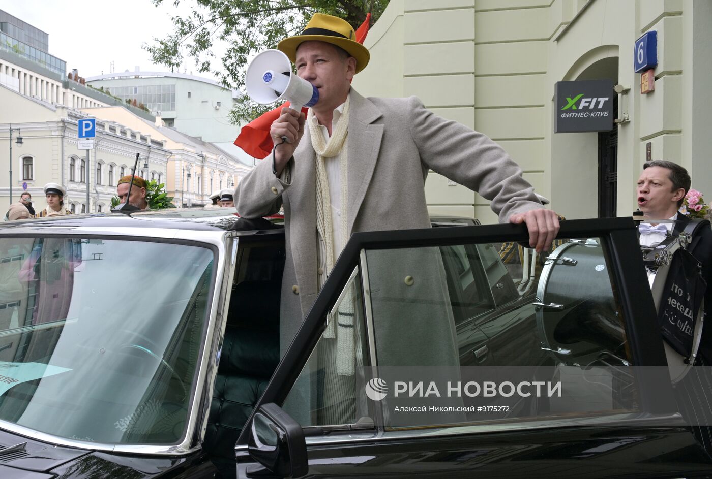 Автопробег актеров театра "Ленком Марка Захарова" в Москве