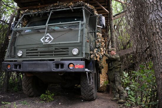 Военные автомобилисты группировки войск "Запад" в ЛНР
