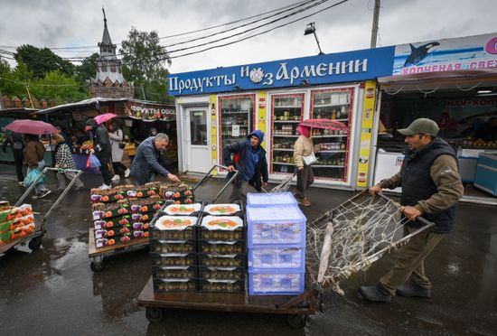 Продажа овощей и фруктов на российских рынках