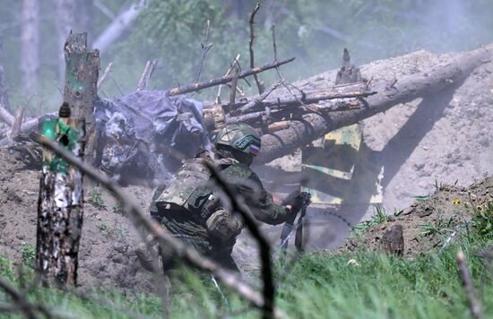 Боевая подготовка штурмовых подразделений группировки войск "Запад" в ЛНР