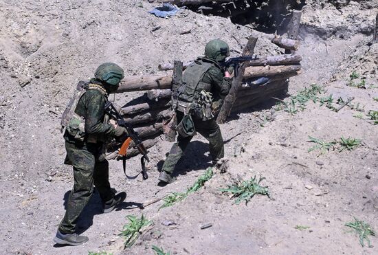 Боевая подготовка штурмовых подразделений группировки войск "Запад" в ЛНР