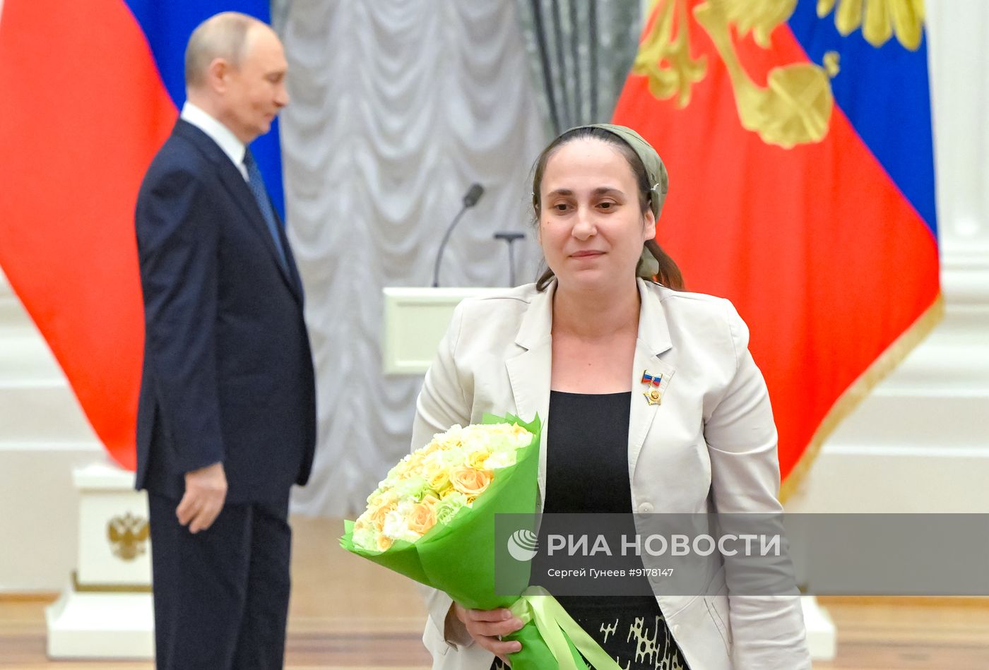 Президент Владимир Путин в Кремле вручил госнаграды родителям многодетных семей