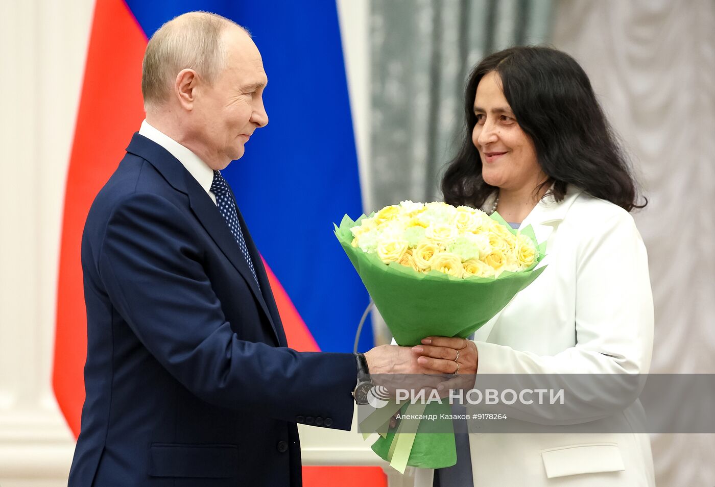 Президент Владимир Путин в Кремле вручил госнаграды родителям многодетных семей