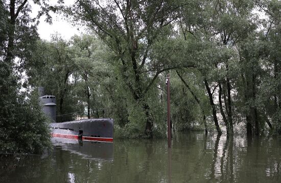 Подтопленная набережная реки Кубань в Краснодаре