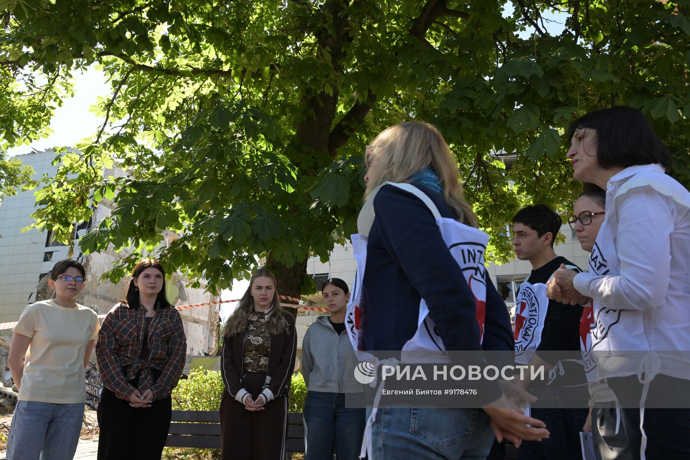 Представители Красного Креста посетили место удара ВСУ по колледжу в Старобельске