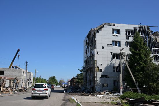 Представители Красного Креста посетили место удара ВСУ по колледжу в Старобельске