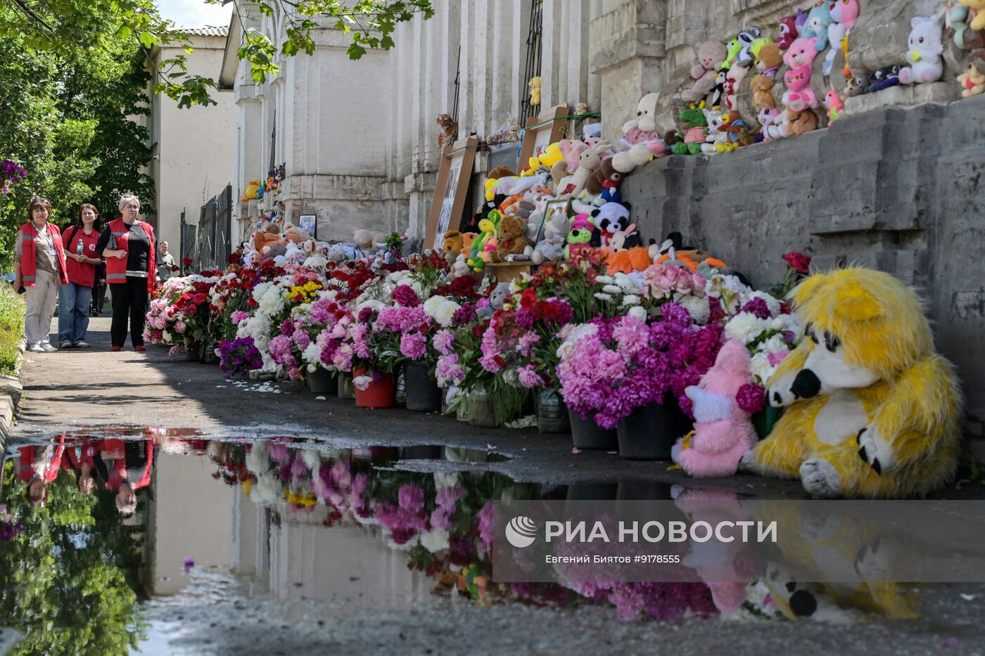 Представители Красного Креста посетили место удара ВСУ по колледжу в Старобельске
