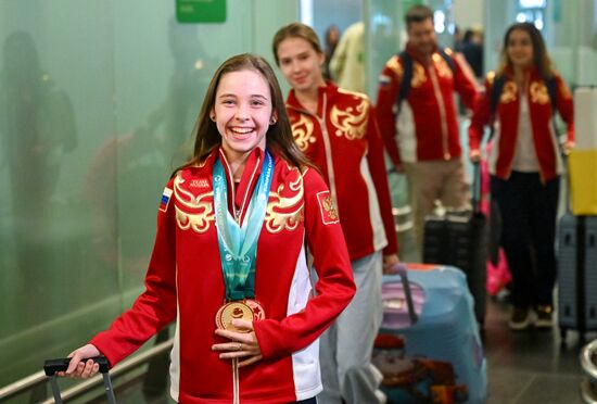 Возвращение сборной команды России с чемпионата Европы по художественной гимнастике