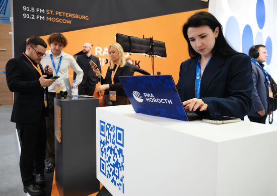 ПМЭФ-2026. Стенд РИА Новости и студия радио Sputnik 