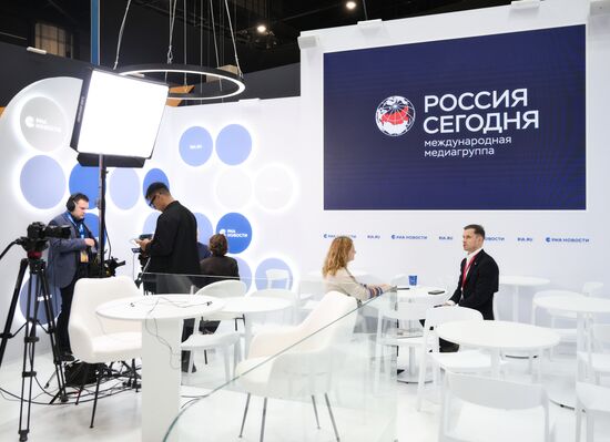 ПМЭФ-2026. Стенд РИА Новости и студия радио Sputnik 