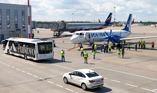 Новый российский самолет Ил-114-300 в Санкт-Петербурге