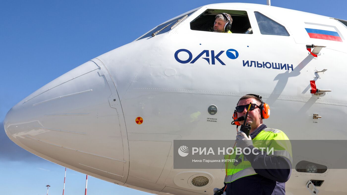 Новый российский самолет Ил-114-300 в Санкт-Петербурге