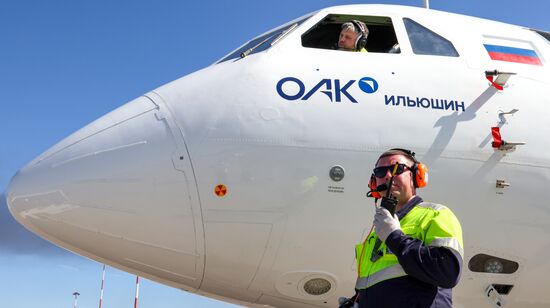 Новый российский самолет Ил-114-300 в Санкт-Петербурге